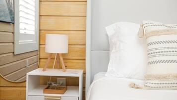 8 slaapkamers, een strijkplank/strijkijzer, reisbedje, wifi