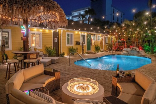 Sleeps 24-Beachfront Resort-Outdoor Pool 7BR