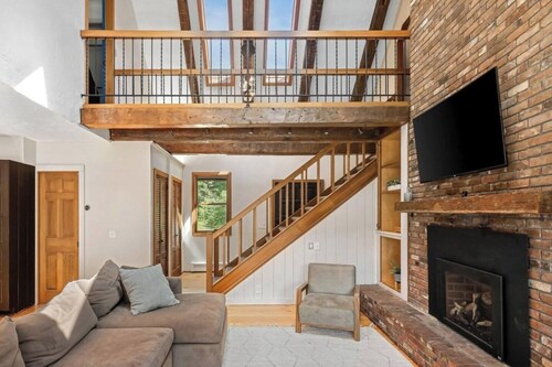 Mountain and Lake Views - Private Sauna - Game Room