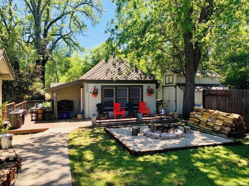 Private Backyard · Firepit · BBQ Grill