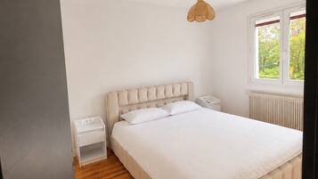 2 chambres, fer et planche à repasser, draps fournis