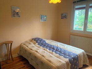 2 chambres, fer et planche à repasser, draps fournis