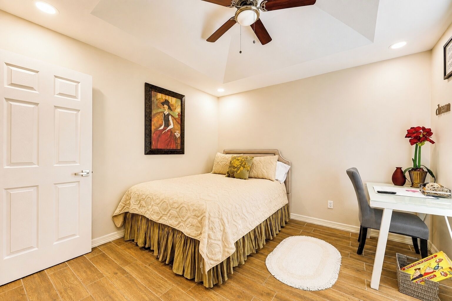 3 bedrooms, iron/ironing board, WiFi (free), bed sheets