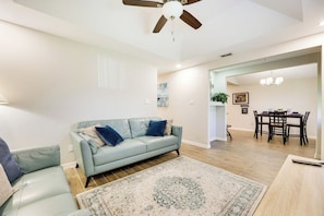 Living area - Spacious Backyard: San Juan Home Near Border! (San Juan)