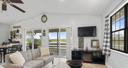 Hawthorne Retreat w/ Waterfront Fire Pit!