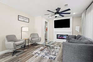 TV, fireplace - Private Fenced Yard • Fireplace • Free Parking (Atlanta)