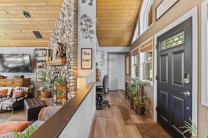 المنشأة من الداخل