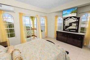 Tabla de planchar con plancha, wifi y ropa de cama