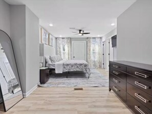 3 bedrooms, iron/ironing board, WiFi, bed sheets - Fireplace • Private Fenced Yard • Free Parking (Atlanta)