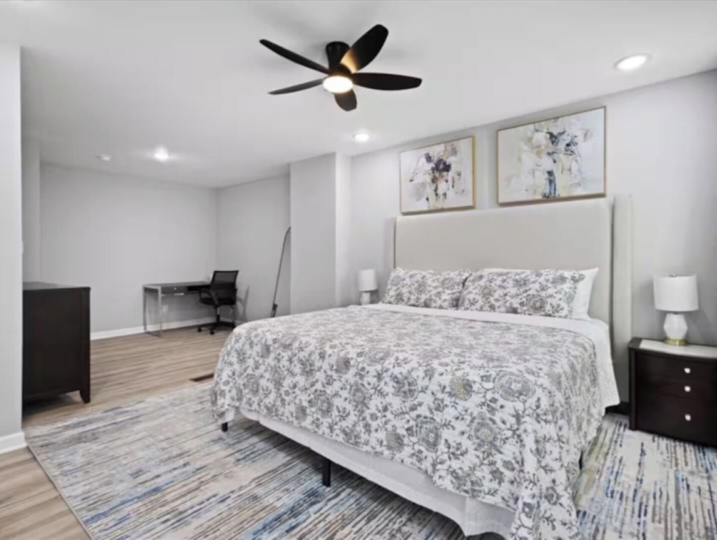 3 habitaciones, tabla de planchar con plancha, wifi y ropa de cama 