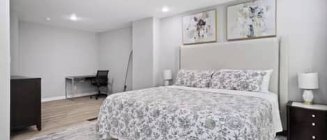 3 habitaciones, tabla de planchar con plancha, wifi y ropa de cama
