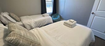 Walk to the Lake! Grill, Fireplace, Sleeps 12