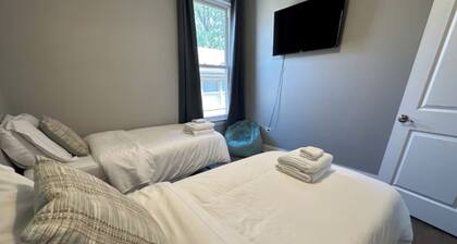 Walk to the Lake! Grill, Fireplace, Sleeps 12