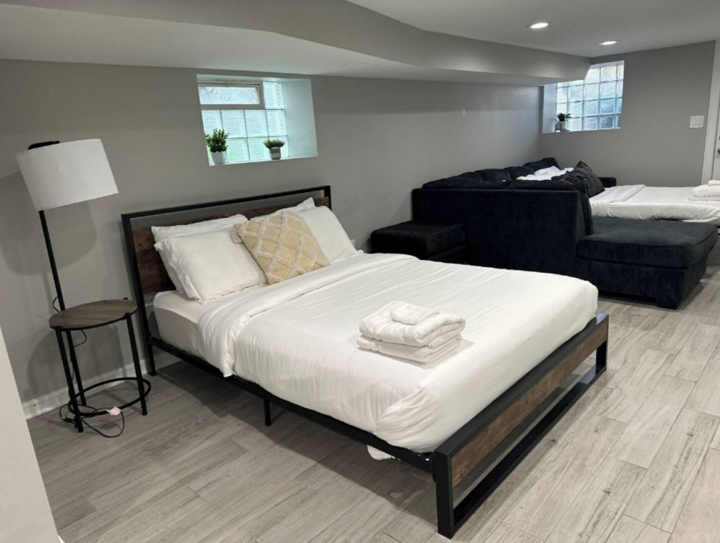 Fer et planche à repasser, lit parapluie, Wi-Fi, draps fournis