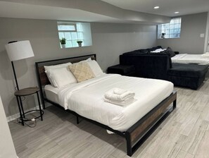 5 habitaciones, tabla de planchar con plancha, cuna de viaje y wifi 