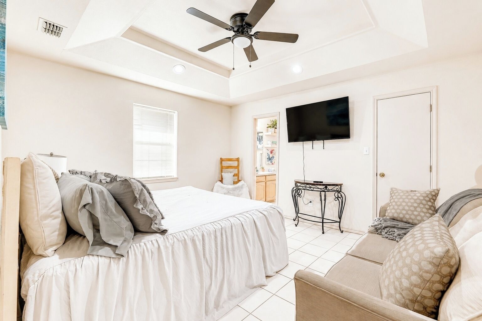 3 bedrooms, iron/ironing board, WiFi, bed sheets