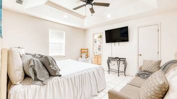 3 bedrooms, iron/ironing board, WiFi, bed sheets