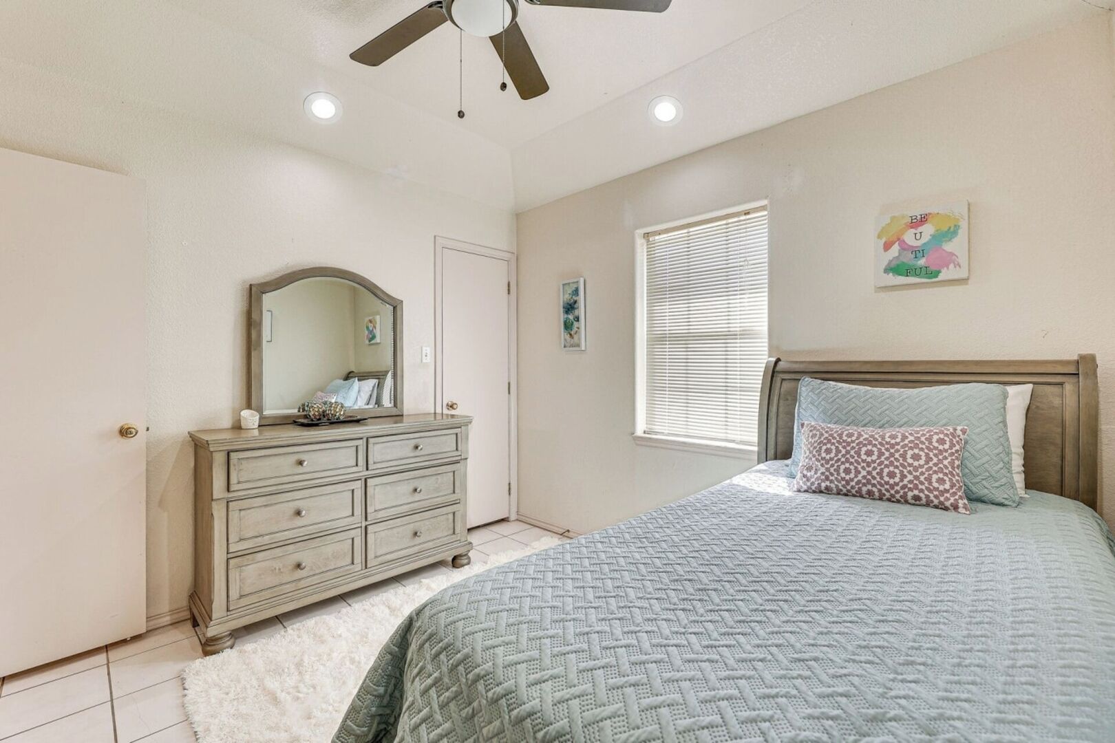 Iron/ironing board, WiFi, bed sheets