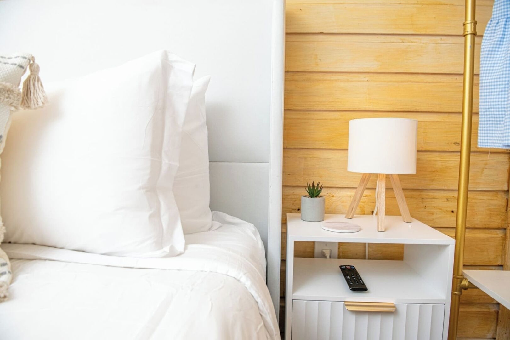 Fer et planche à repasser, lit de bébé portatif, Wi-Fi, literie fournie