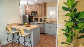 Refrigerador, microondas, parrilla de estufa y lavavajillas