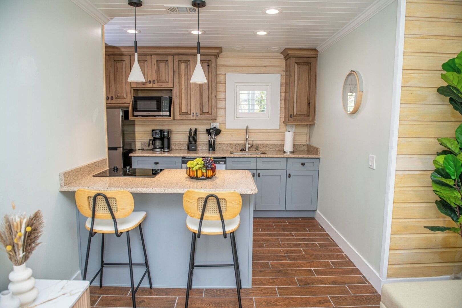 Fridge, microwave, stovetop, dishwasher