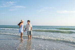 On the beach - Queen Bed-Step 2 Madeira Beach-Heated Pool-Private (Madeira Beach)