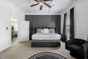 Tabla de planchar con plancha, wifi y ropa de cama 