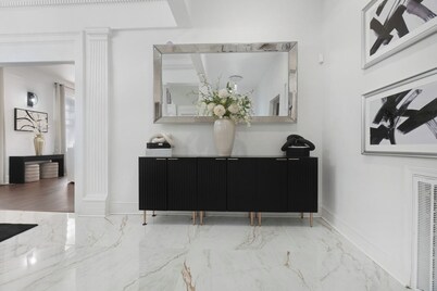 Sleeps 15 • Movie Room • Gameroom • Free Parking