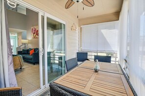 Outdoor dining - Mins to Beach - Pool - Screened Porch-Free Parking (Horry County)