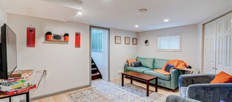 Cozy Home | King Bed | 10P | Metra |Chicago Suburb