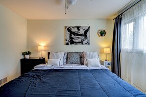 Iron/ironing board, travel cot, WiFi, bed sheets - Cozy Home | King Bed | 10P | Metra |Chicago Suburb (Lombard)