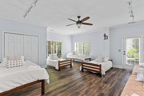 7 Schlafzimmer, Bügeleisen/Bügelbrett, Reisekinderbett, WLAN
