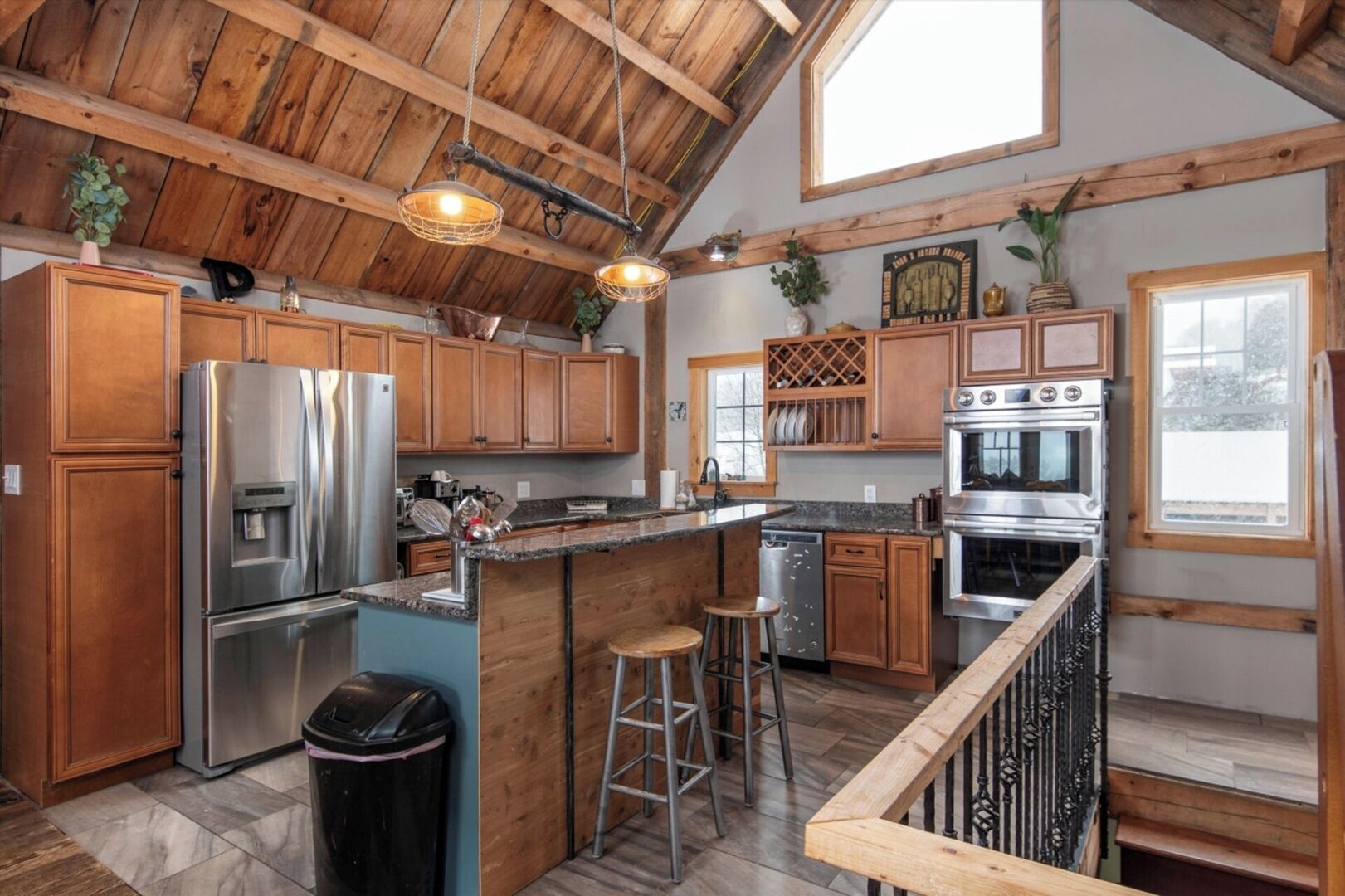 Frigorífico, horno, placa de cocina y lavavajillas