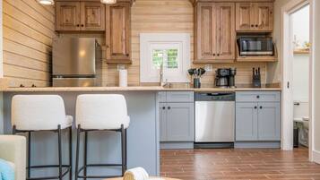 Refrigerador, microondas, parrilla de estufa y lavavajillas