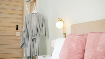 Bügeleisen/Bügelbrett, Reisekinderbett, WLAN, Bettwäsche