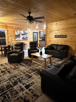 Living area - Savannah Smiles (Sevierville)