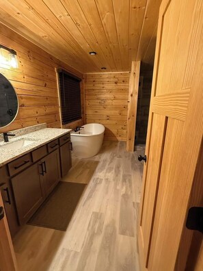 Cabin, Multiple Beds, Patio, Mountain View (Savannah Smiles) | Bathroom | Free toiletries, towels, toilet paper - Savannah Smiles (Sevierville)