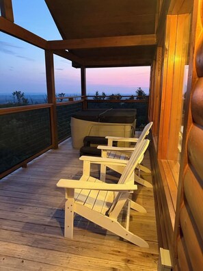 Hytte, flere senger, terrasse, fjellutsikt (Savannah Smiles) | Terrasse/patio