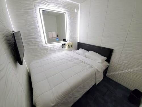 Budget-Friendly Room| Free Coffee | Downtown