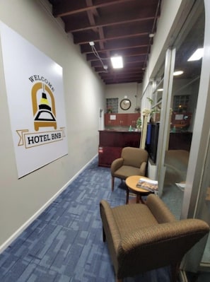 Lobby - Budget-Friendly Room| Free Coffee | Downtown (Chicago)