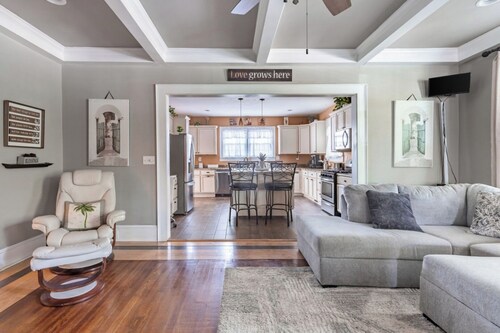 Modern Estate • Front Porch • Outdoor Seating