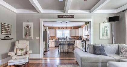 Modern Estate • Front Porch • Outdoor Seating