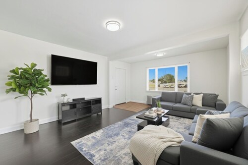 Niagara Falls • Pet Friendly • Free Parking