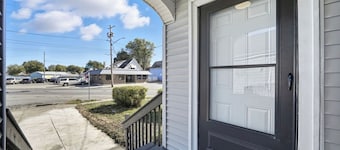 Niagara Falls • Pet Friendly • Free Parking