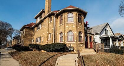 Charming 6BR Home in Milwaukee’s Historic District