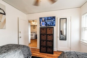 6 makuuhuonetta, silitysrauta/-lauta, vauvan matkasänky, Wi-Fi