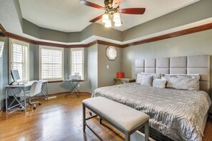 Iron/ironing board, WiFi, bed sheets - Luxury Estate- Private Yard • 2 King Beds (New Orleans)