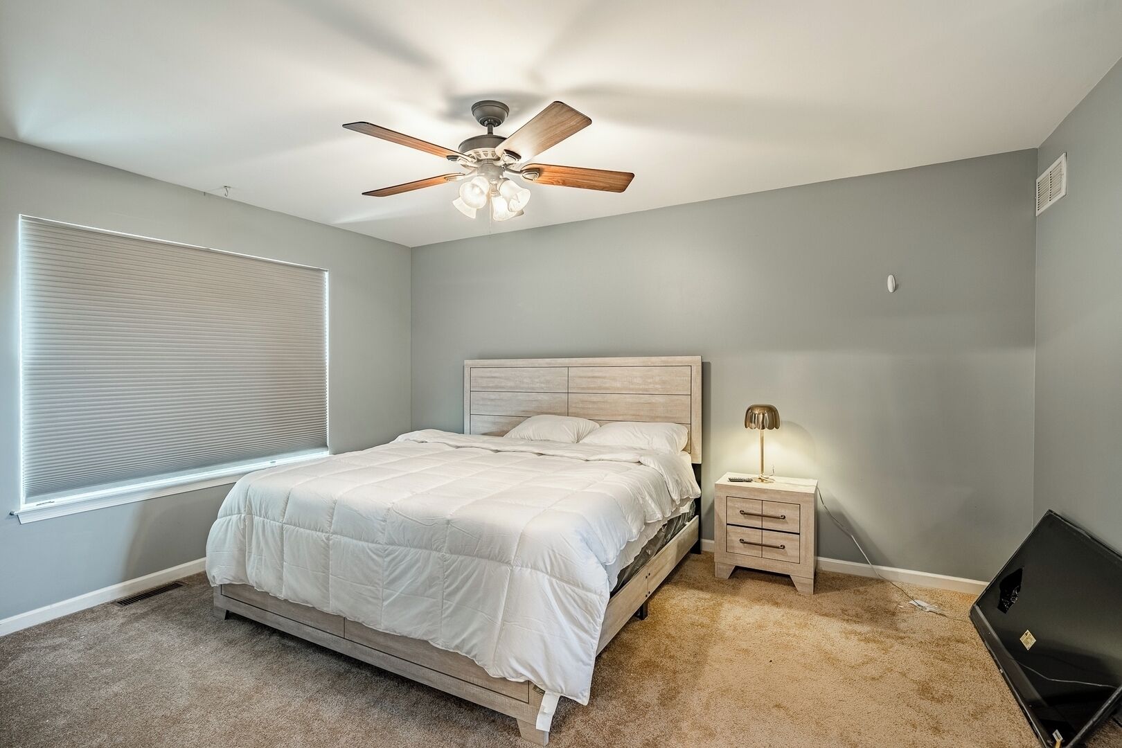 4 bedrooms, iron/ironing board, travel cot, WiFi