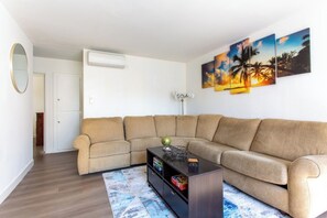 TV - Stylish2BR Patio, BBQ and Parking Downtown LA (Los Angeles)