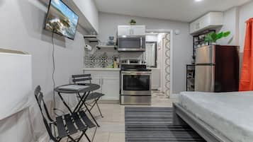 Iron/ironing board, travel cot, WiFi, bed sheets